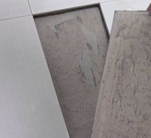 库伦瓷砖空鼓维修公司分享瓷砖铺贴时如果打浆（即涂抹在瓷砖背面和基层上的砂浆或瓷砖胶）过少，会带来以下问题